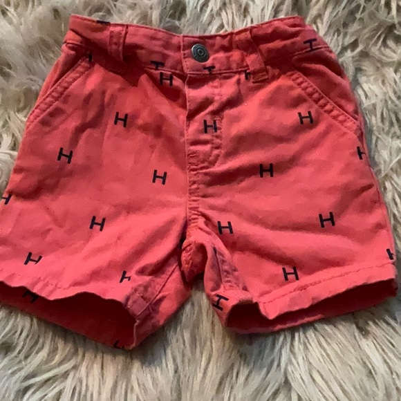 Tommy Hilfiger baby boy shorts. 6-9 months. Denim w/designers name - Picture 2 of 7